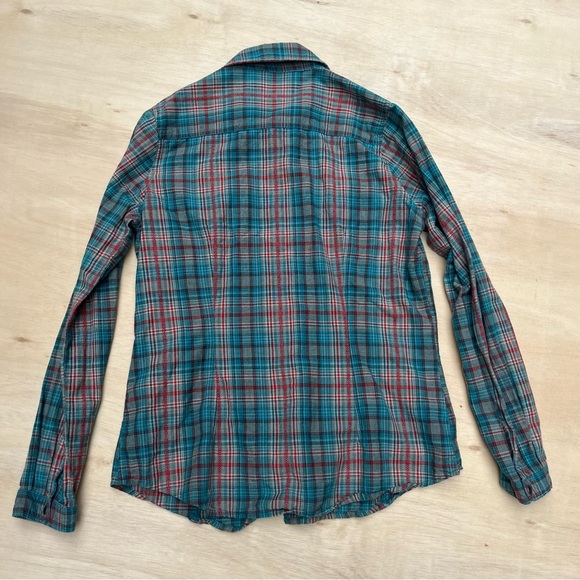 Women’s size medium, red blue plaid, long sleeve collared button up Woolrich - Picture 6 of 11